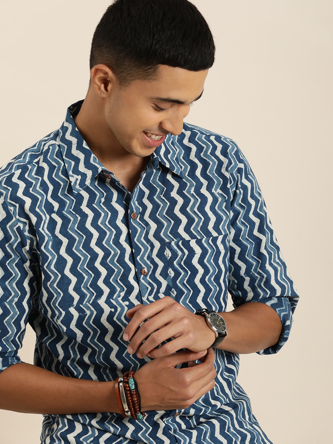 

Taavi Men Classic Chevron Printed Casual Shirt, Blue