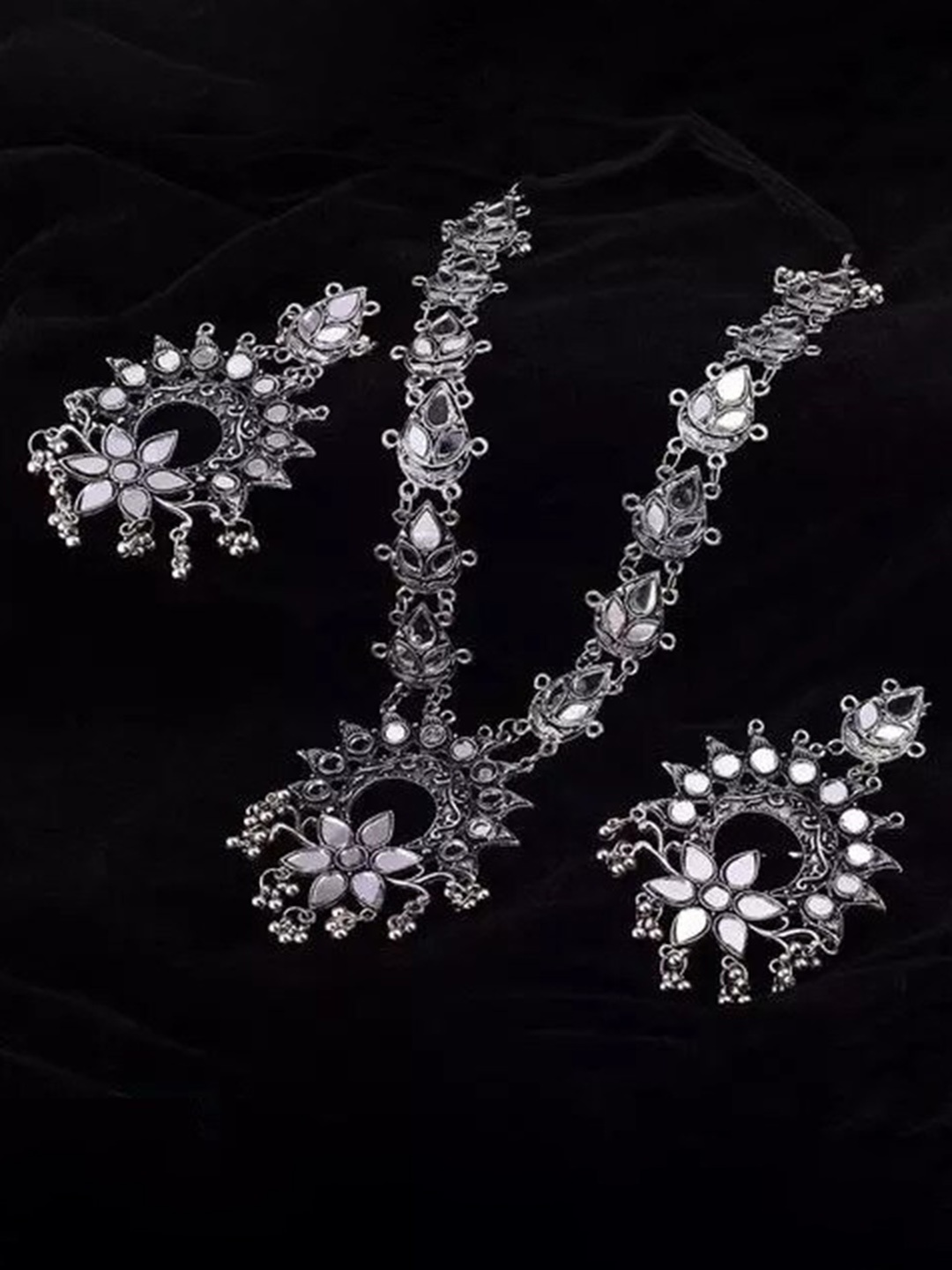 

Samridhi DC Silver-Plated Stone-Studded & Beaded Jewellery Set