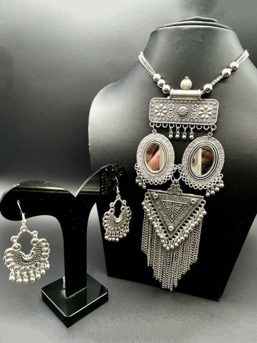

Samridhi DC Oxidised Silver-Plated Artificial Beaded Jewellery Set
