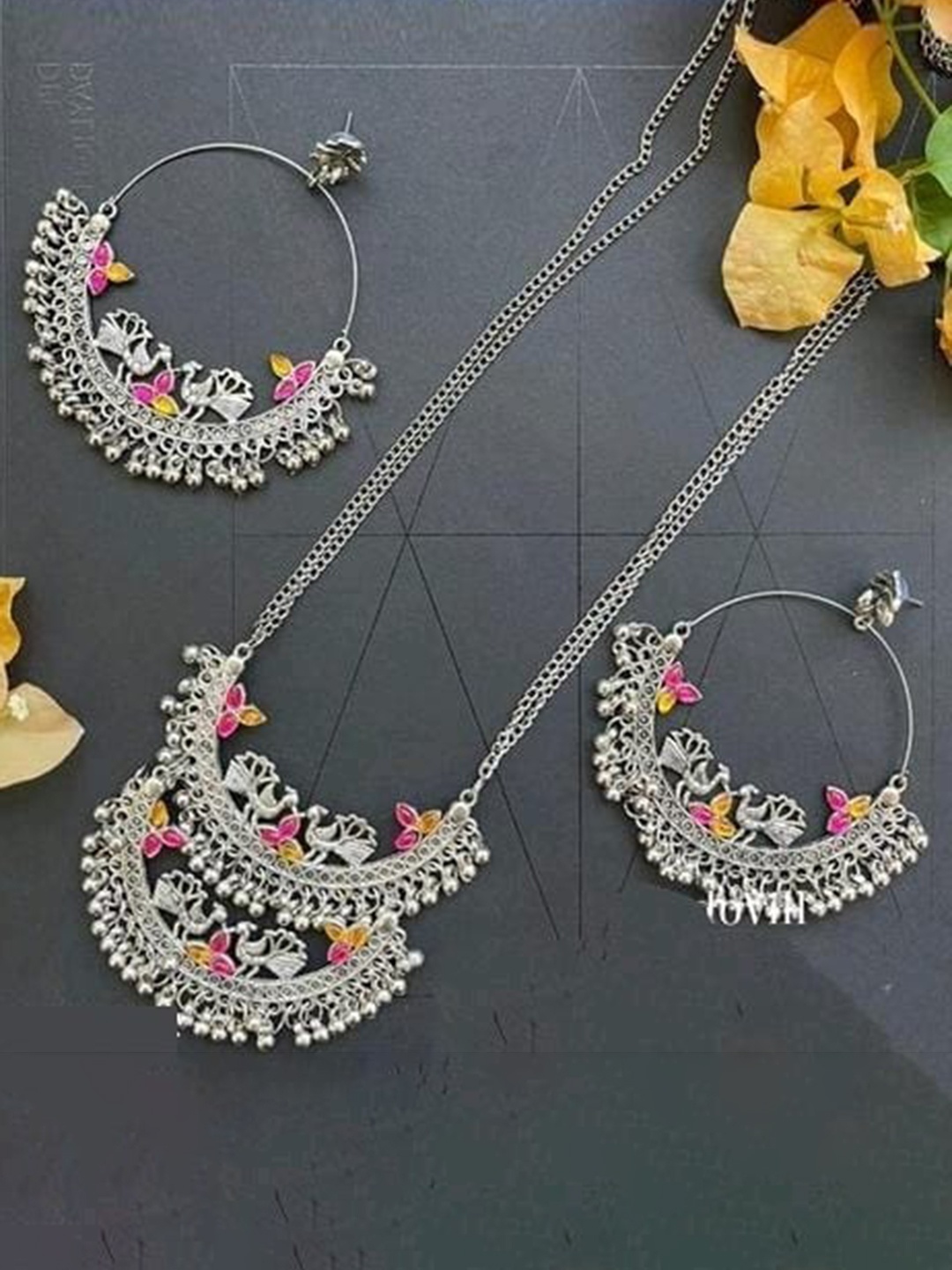 

Samridhi DC Oxidised Silver-Plated Artificial Beaded Jewellery Set