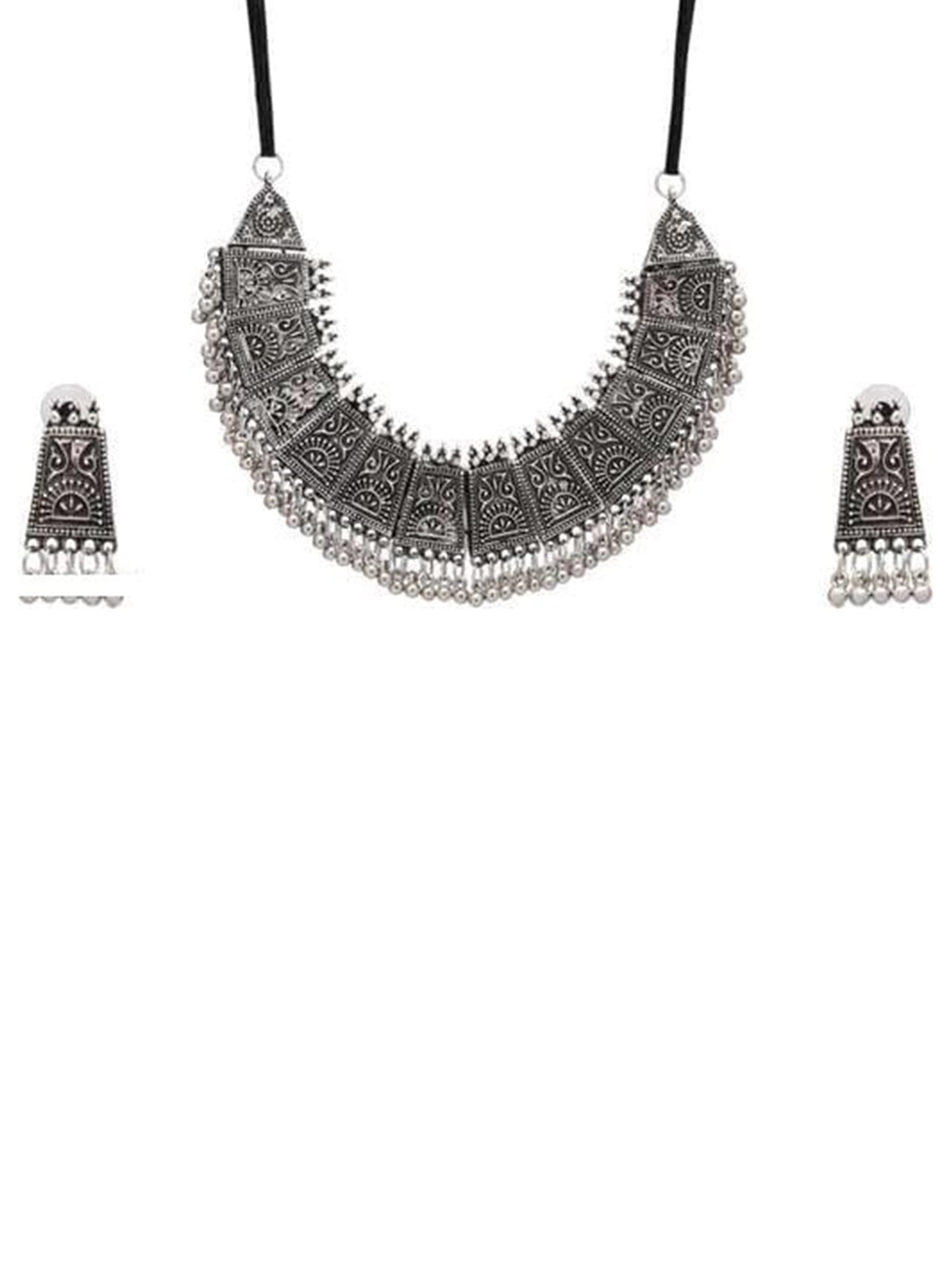

Samridhi DC Oxidised Silver-Plated Jewellery Set
