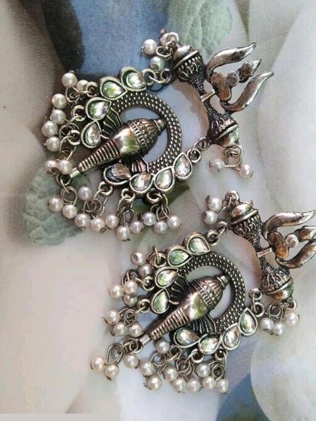 

Samridhi DC Silver-Plated Stone-Studded & Artificial Beaded Jewellery Set