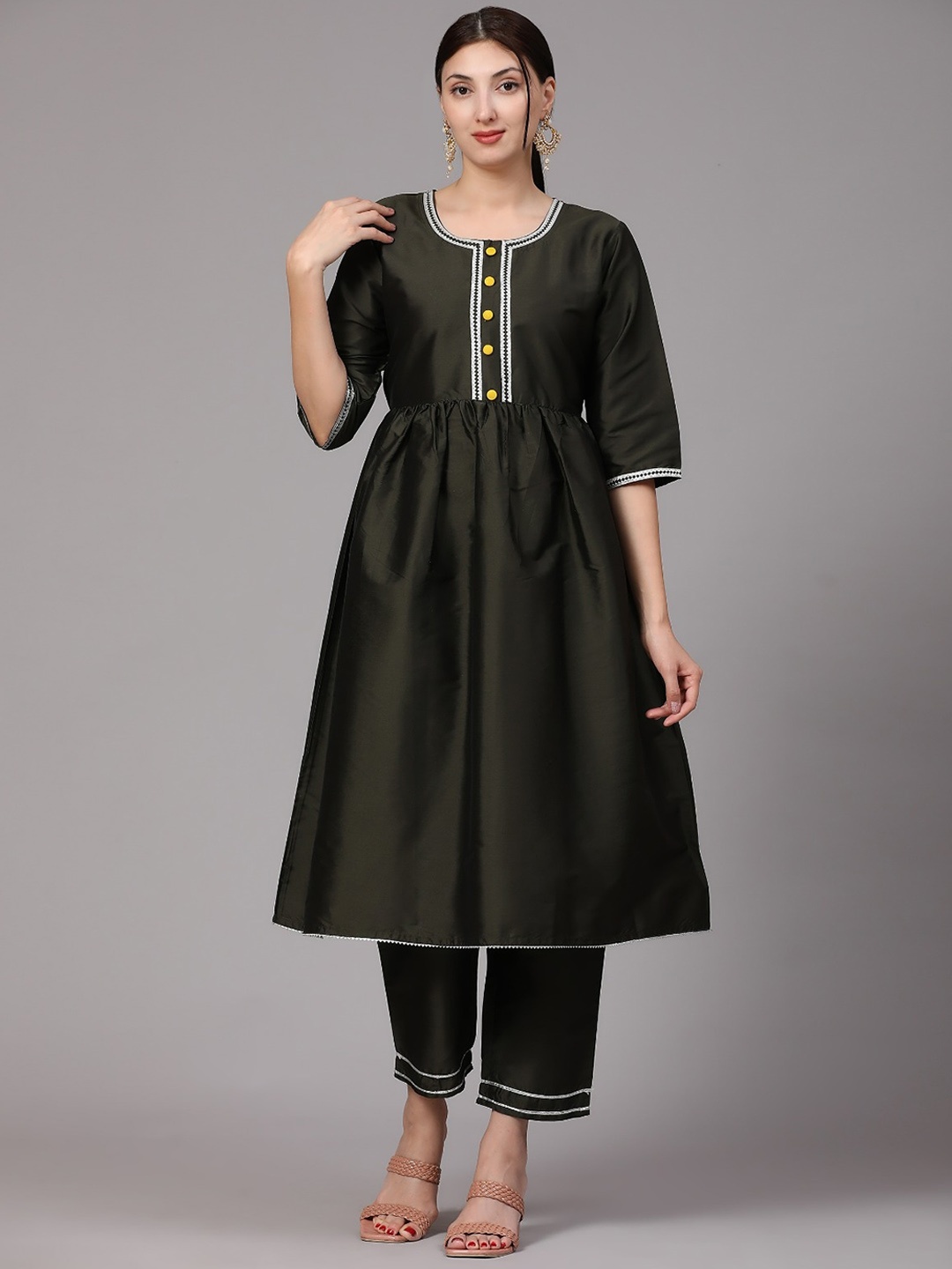 

V TRADITION Round Neck A-Line Kurta With Pyjamas & Dupatta, Green