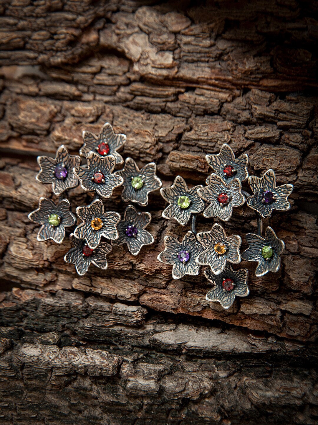 

Neeta Boochra Silver-Plated Contemporary Studs Earrings