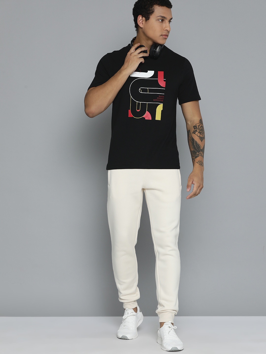 

HRX by Hrithik Roshan Men Conversational Print T-shirt, Black