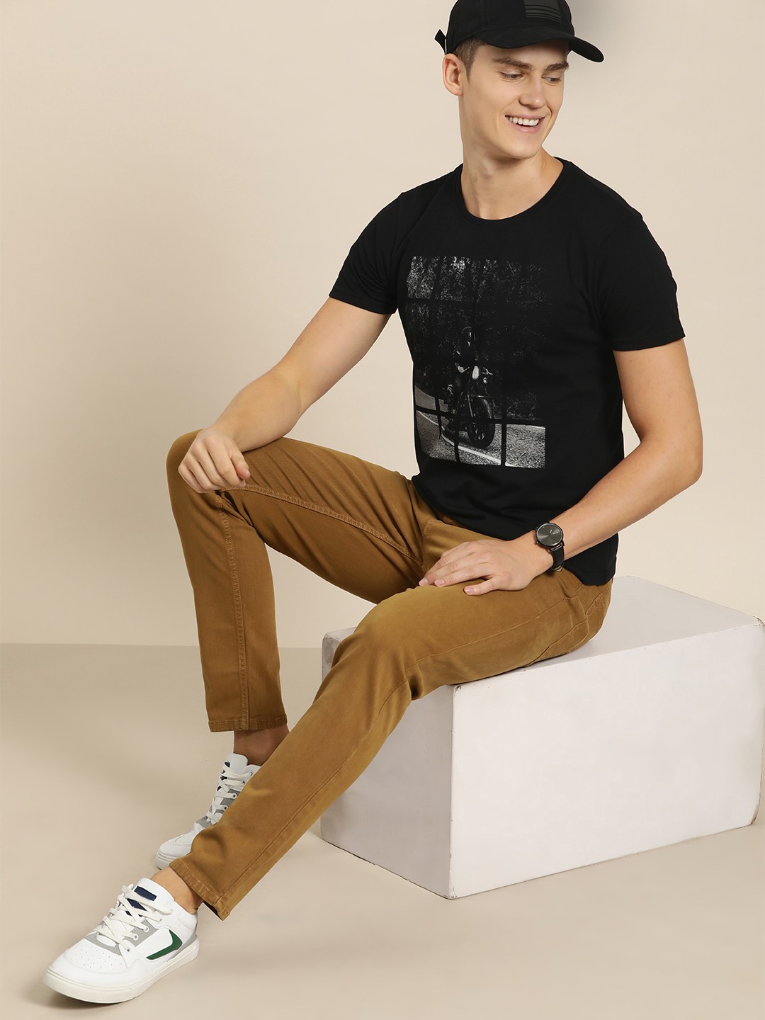 

HERE&NOW Men Graphic Printed Pure Cotton T-shirt, Black