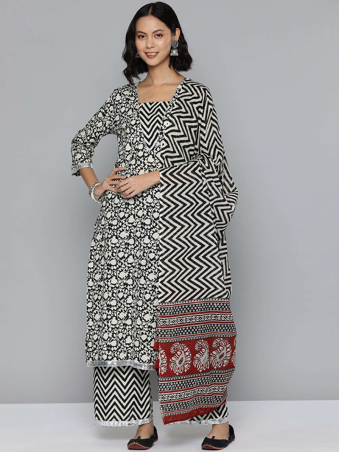 

HERE&NOW Ethnic Motifs Printed Gotta Patti Pure Cotton Kurta with Palazzos & Dupatta, White