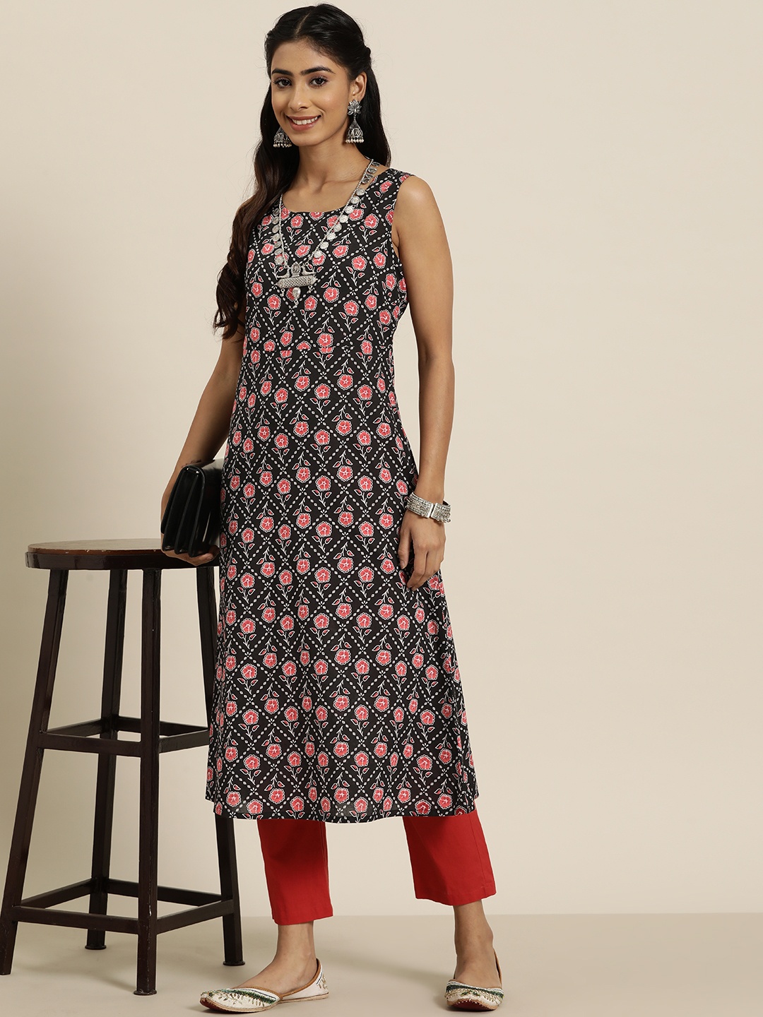 

HERE&NOW Women Black & Red Floral Printed Kurta