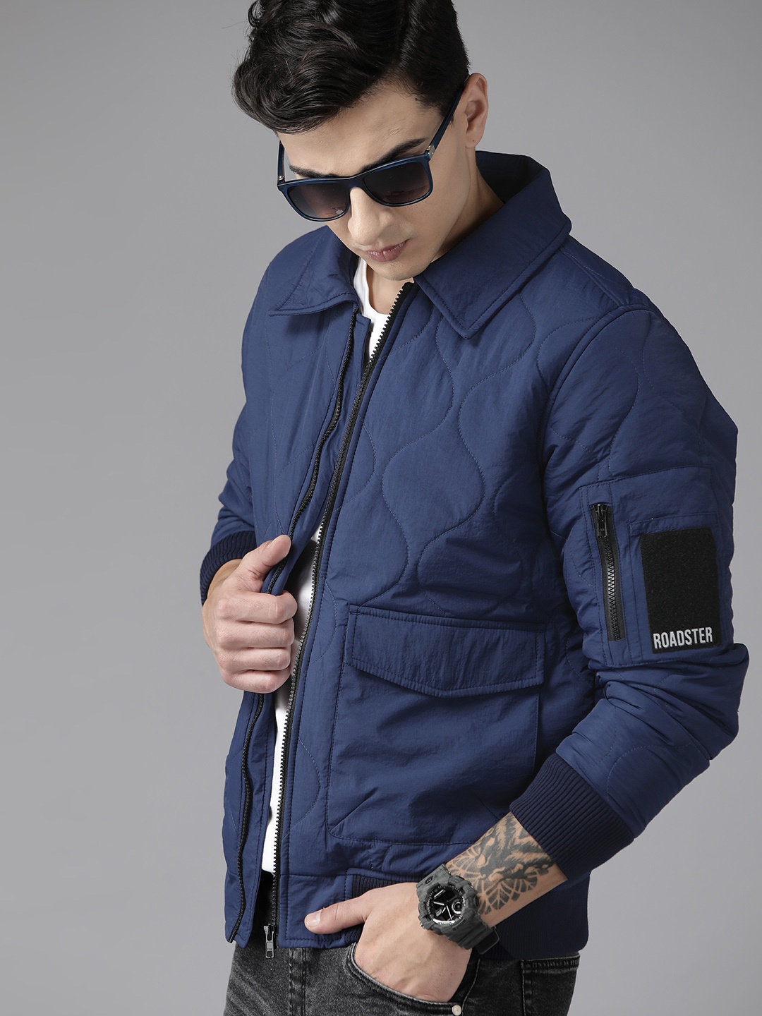 

The Roadster Lifestyle Co. Men Solid Quilted Jacket, Navy blue