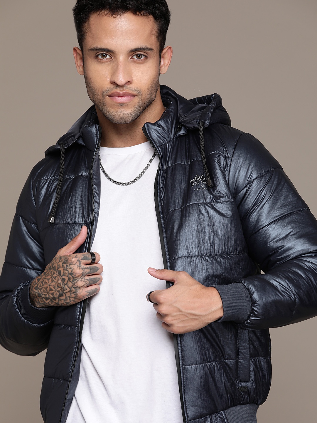 

The Roadster Lifestyle Co. Solid Detachable Hood Padded jacket, Navy blue