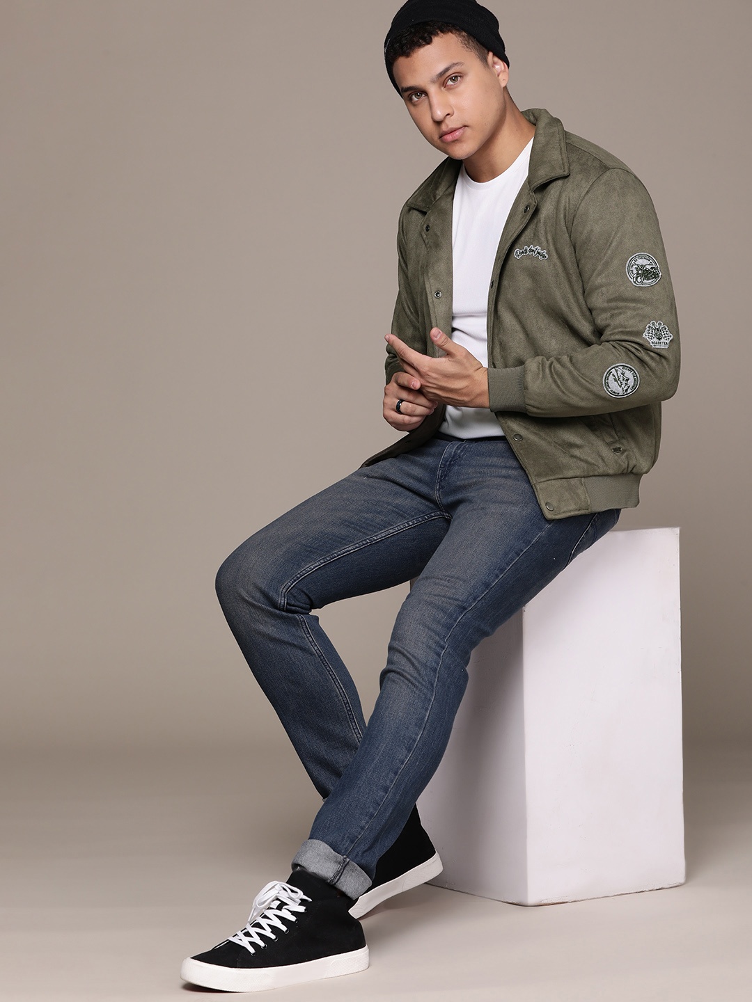 

The Roadster Lifestyle Co. Applique Detail Velvet Tailored Jacket, Olive
