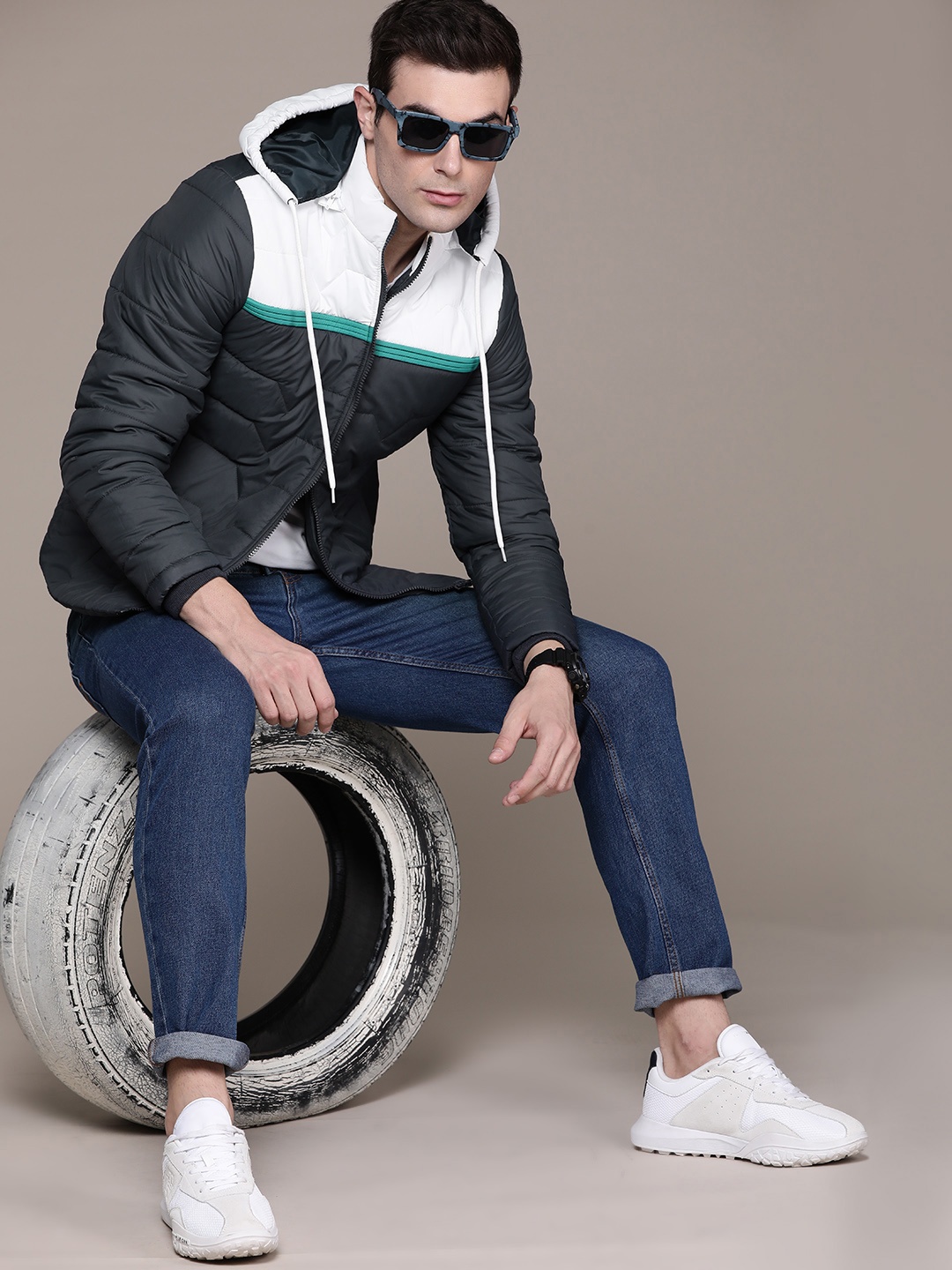 

The Roadster Lifestyle Co. Colourblocked Hooded Padded Jacket, Navy blue