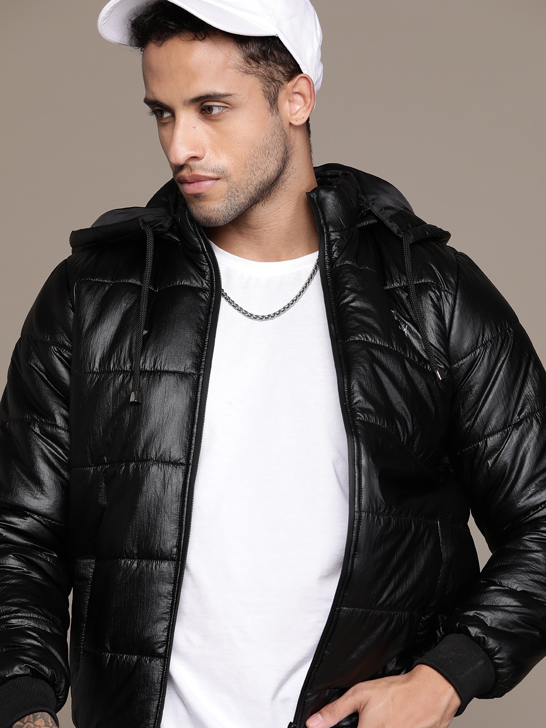 

The Roadster Lifestyle Co. Solid Detachable Hood Padded jacket, Black