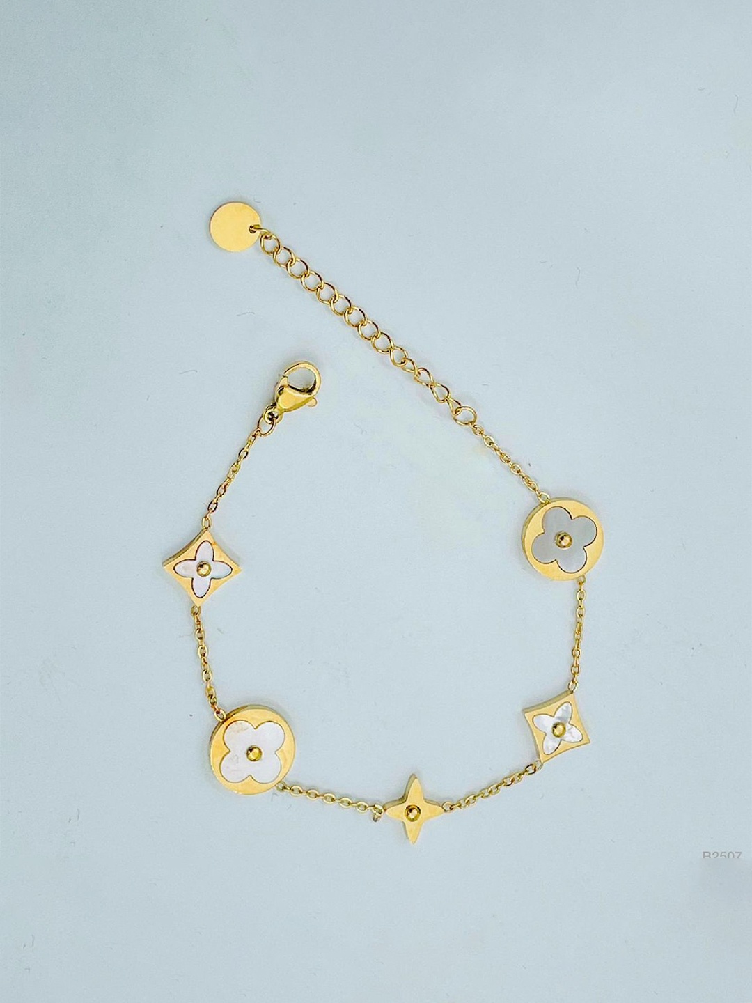 

ZIVOM Gold-Plated Mother of Pearl Link Bracelet