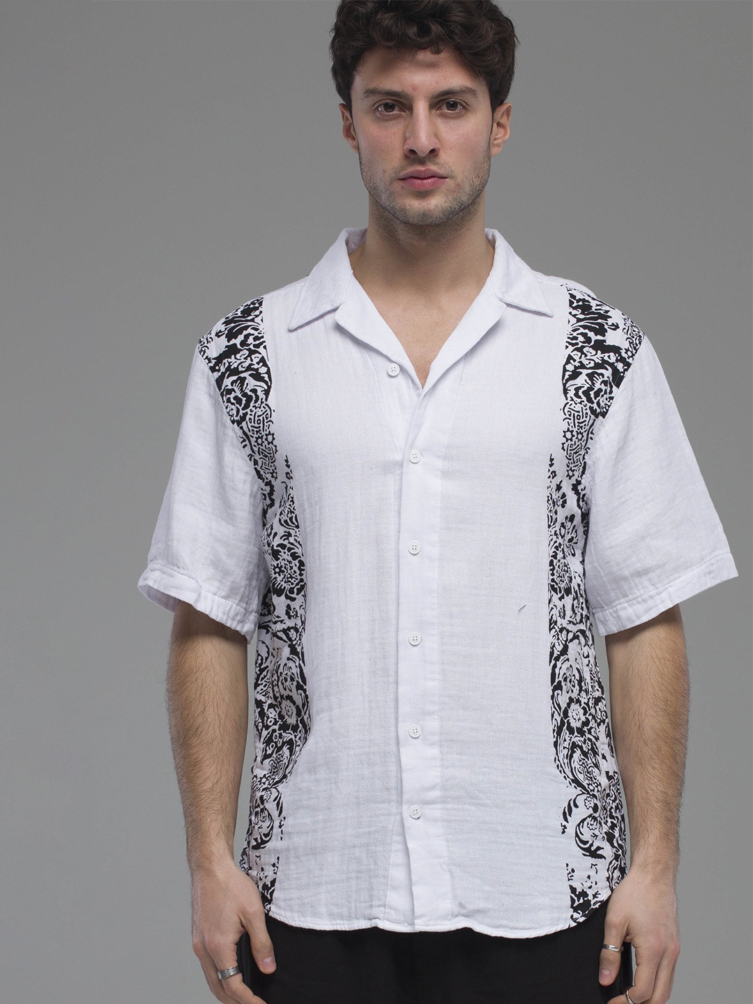 

catch Men Boxy Floral Printed Casual Shirt, Black
