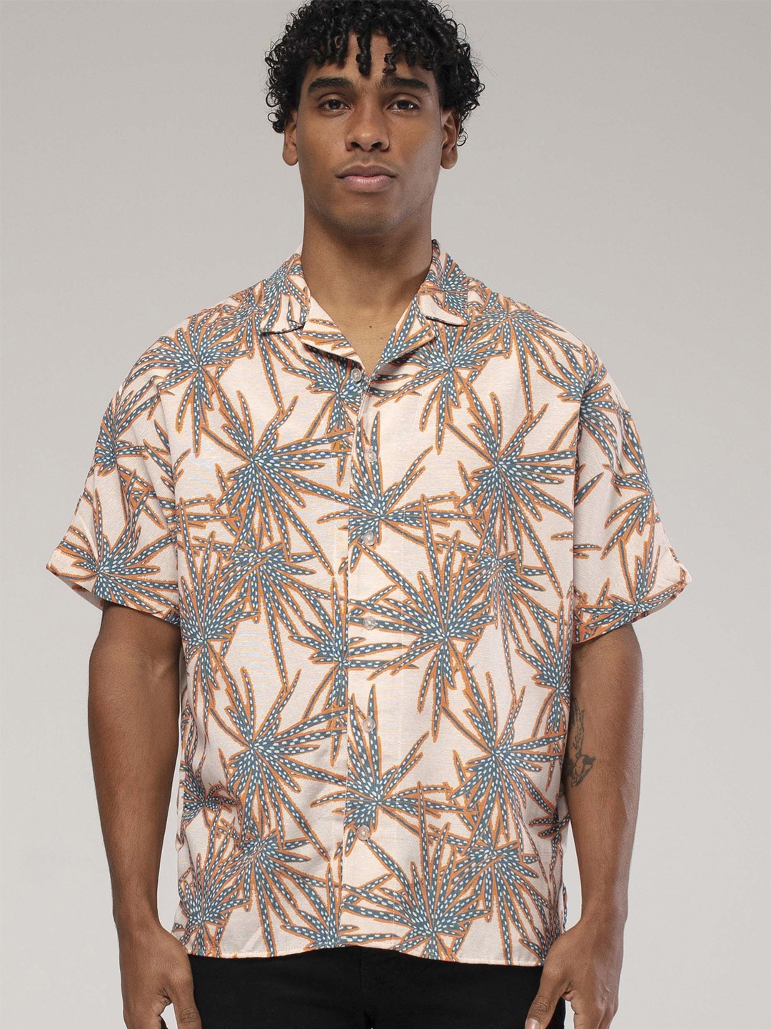 

catch Men Abstract Printed Casual Shirt, Beige