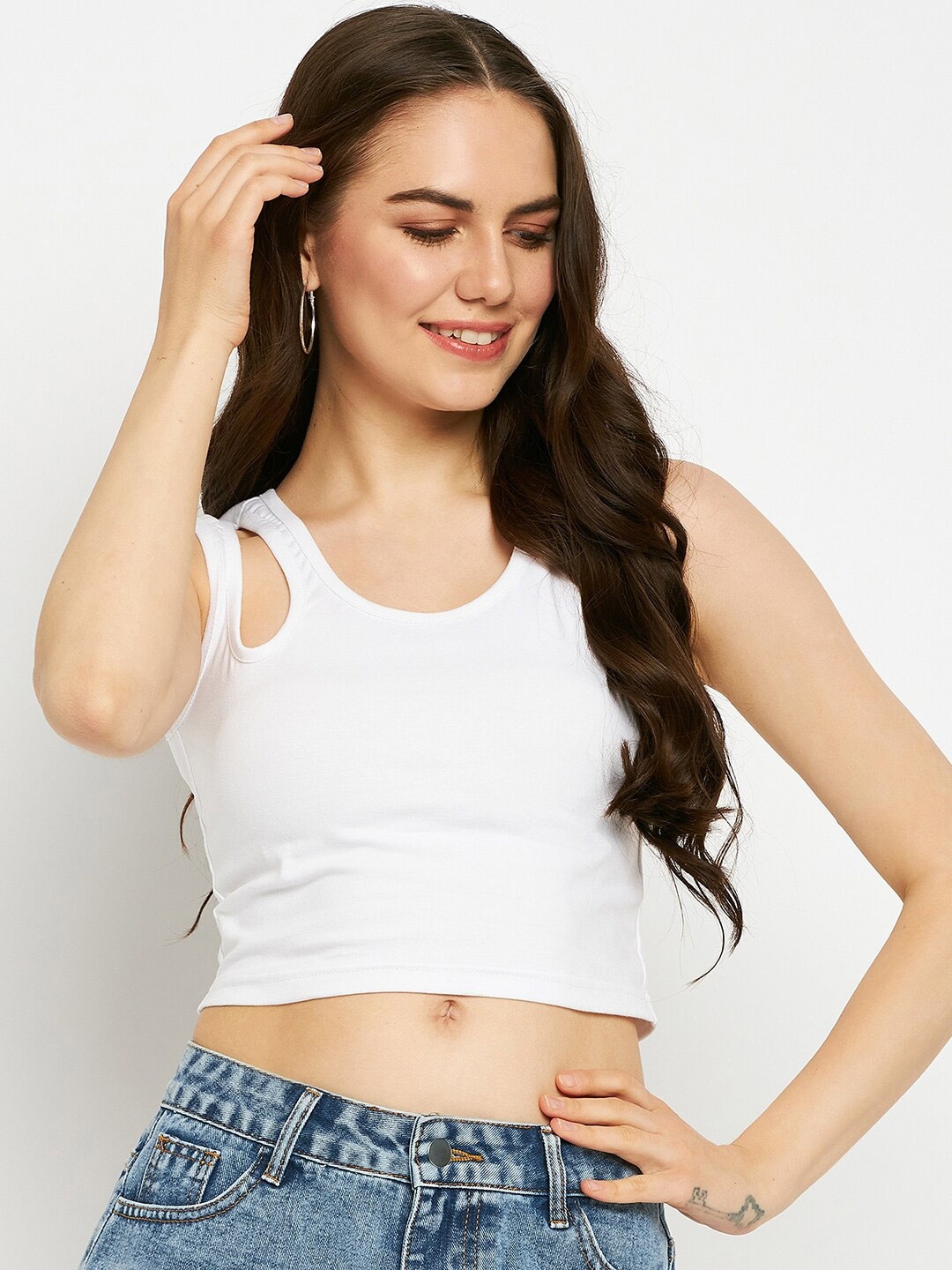 

BRINNS Round Neck Cut Out Fitted Crop Top, White