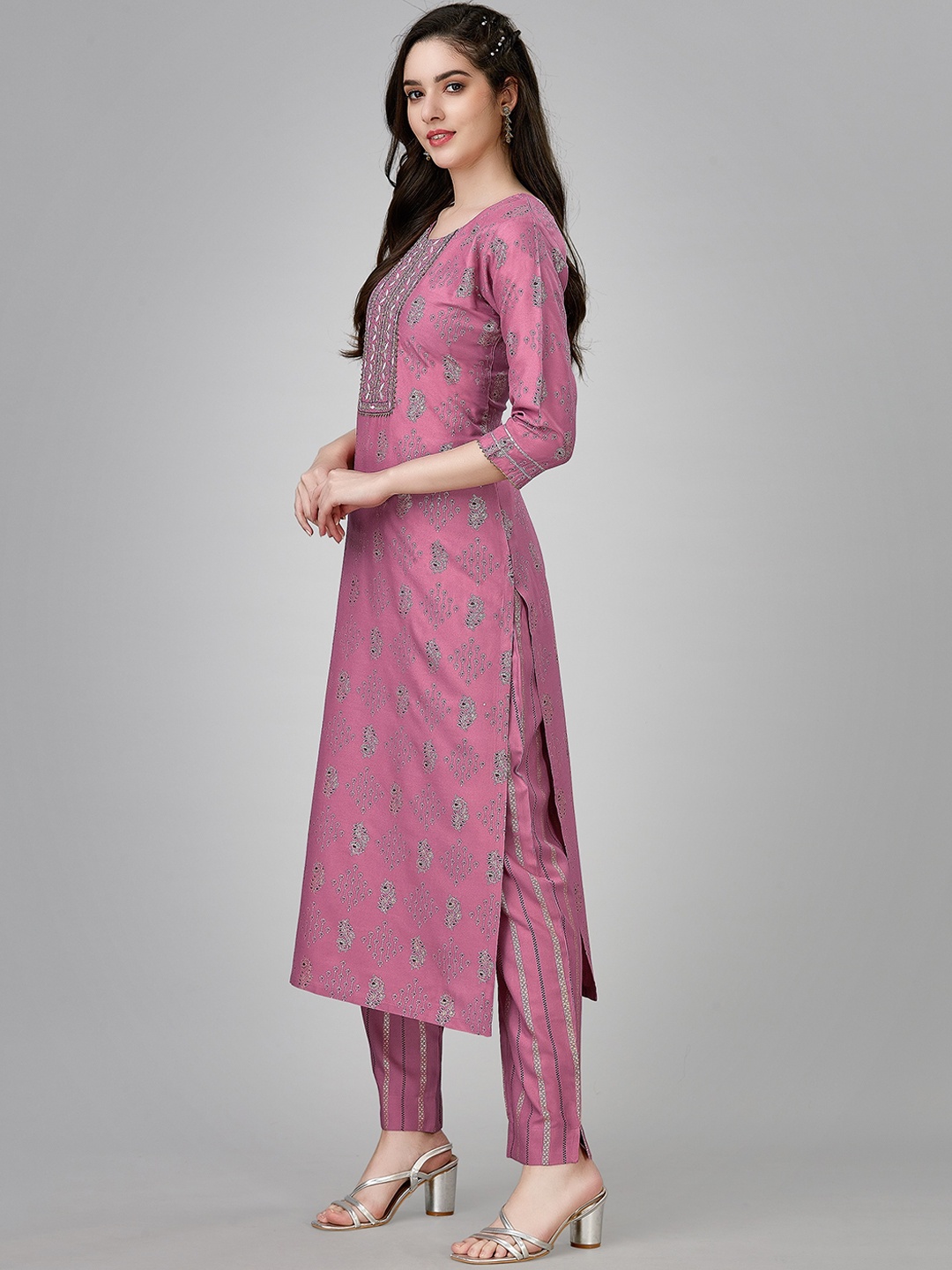 

eshami Ethnic Motifs Printed Thread Work Sequined Kurta with Trousers, Mauve