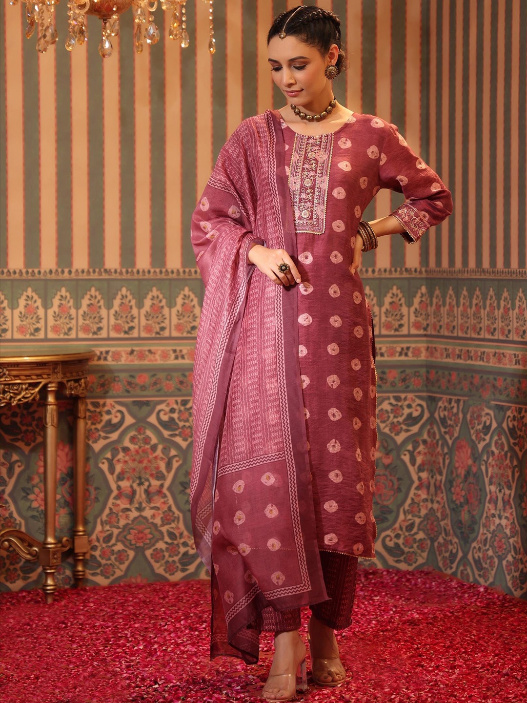 

SCAKHI Quirky Printed Regular Gotta Patti Chanderi Silk Kurta With Trousers & Dupatta, Mauve