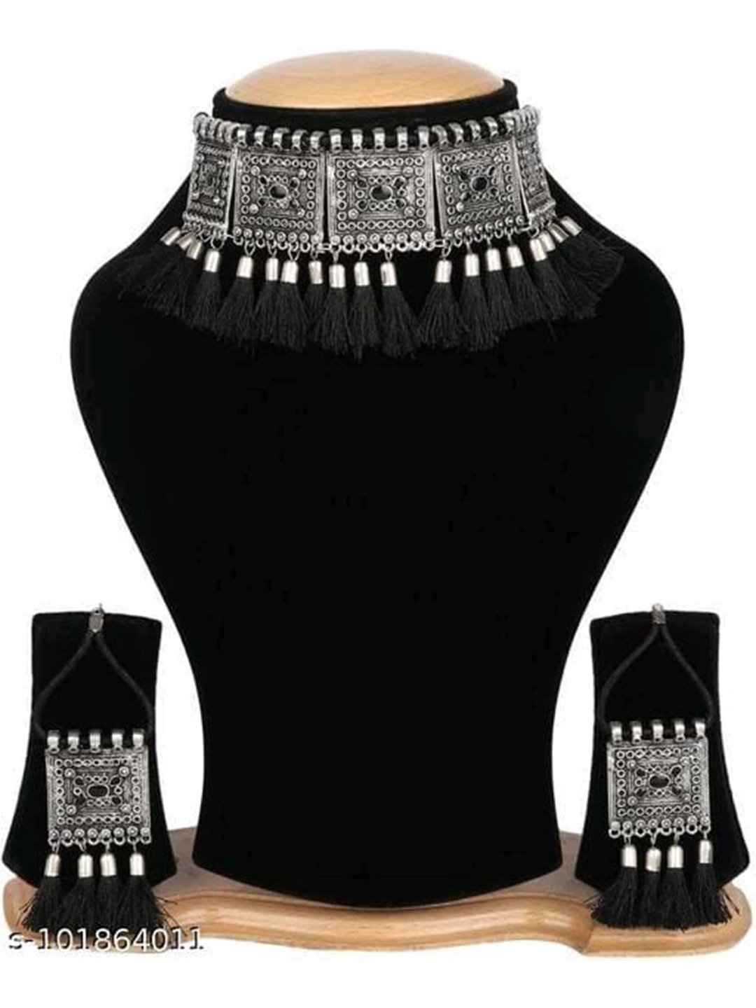 

Samridhi DC Silver-Plated Tassels Jewellery Set