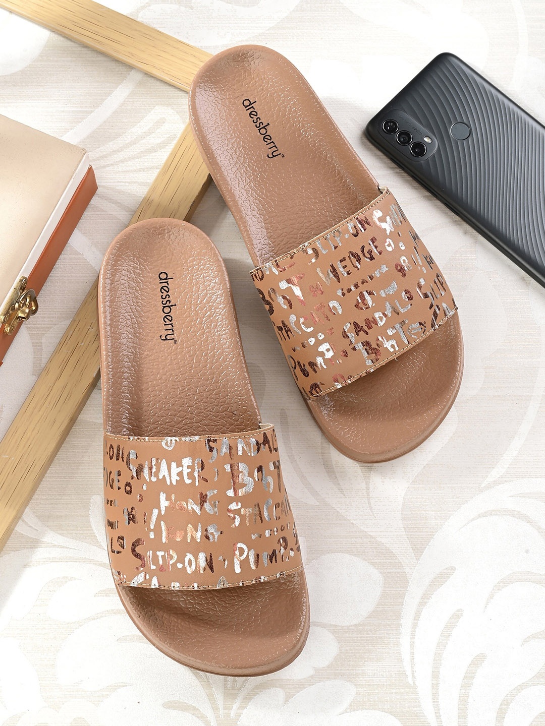 

DressBerry Women Tan Brown And Silver-Toned Printed Sliders