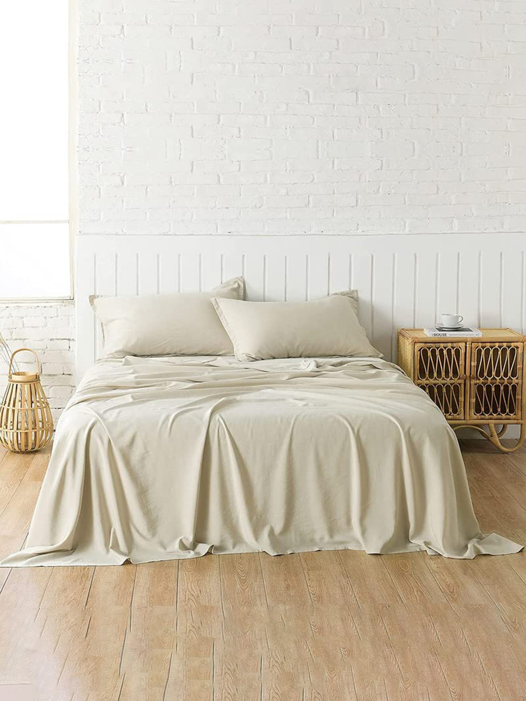 

Bajo's Beige 300 TC Cotton Queen Bedsheet With 2 Pillow Covers