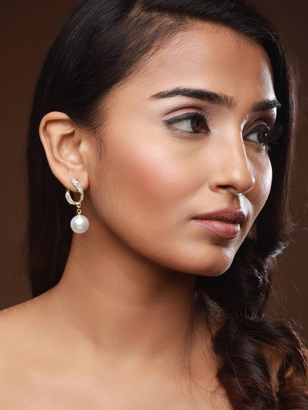 

DressBerry Gold-Plated Contemporary Drop Earrings