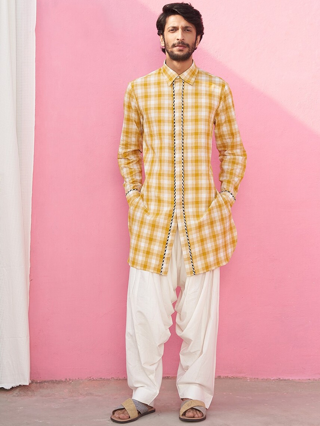 

Abhishti Checked Spread Collar Cotton Kurta, Yellow