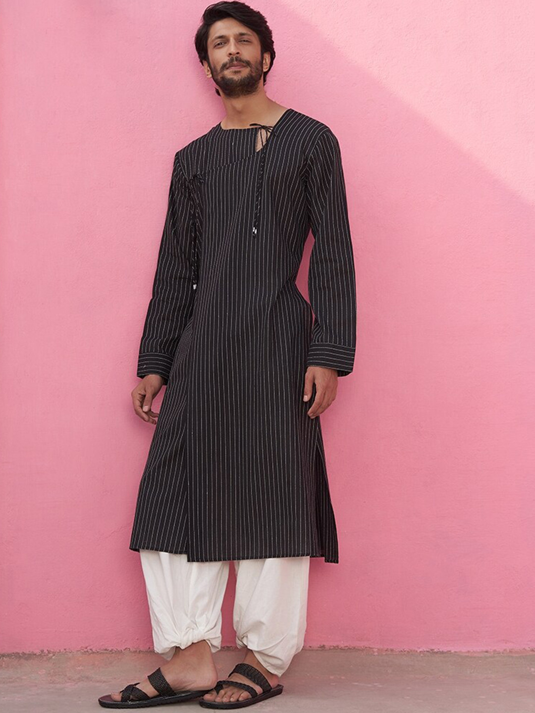 

Abhishti Striped Angrakha Pure Cotton Kurta with Pyjamas, Black