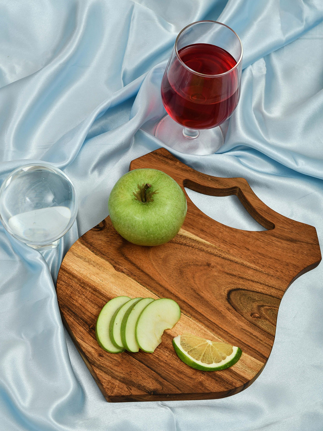

JAIPUR FASHION MODE Brown Shield-Shaped Wooden Chopping Board