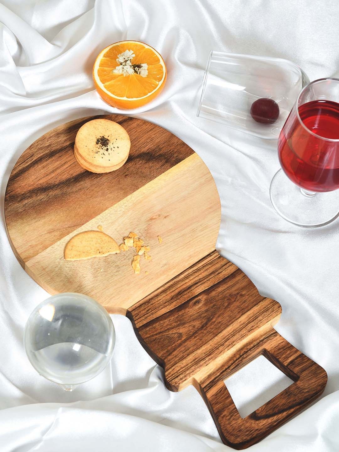 

JAIPUR FASHION MODE Brown Snowmen-Shaped Wooden Chopping Board