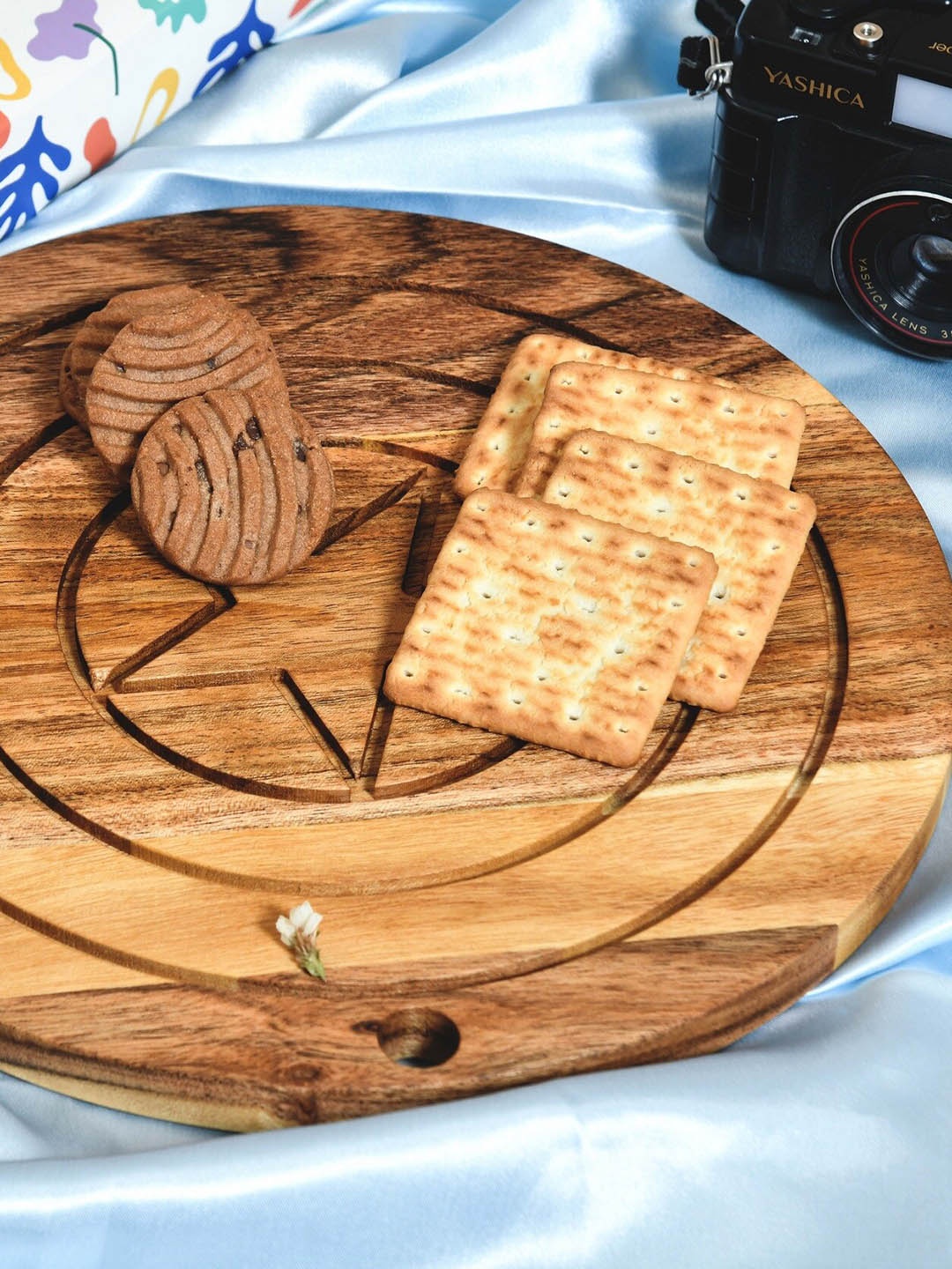 

JAIPUR FASHION MODE Brown Captain American-design Wooden Chopping Board