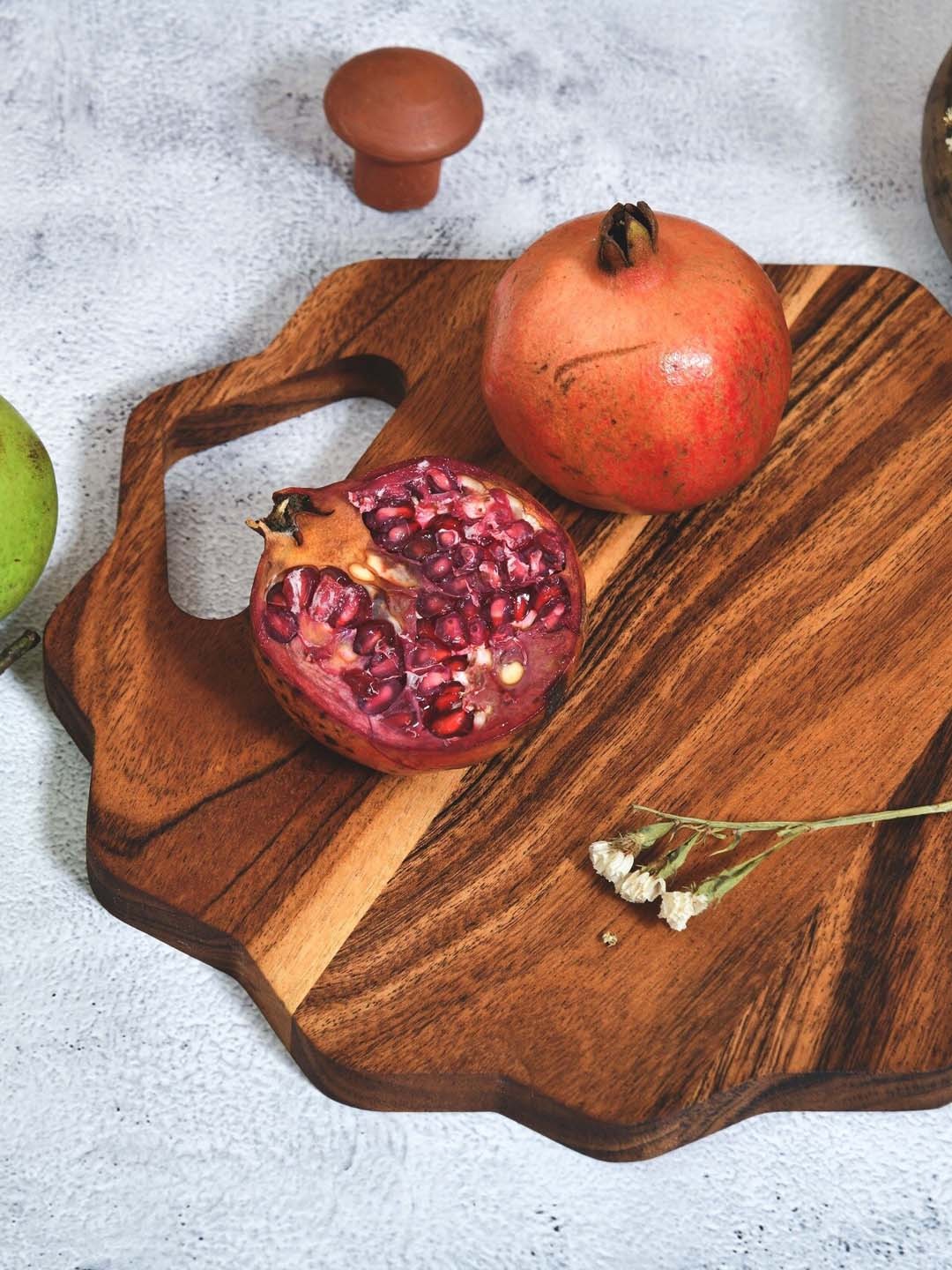 

JAIPUR FASHION MODE Brown Flower-Shaped Wooden Chopping Board