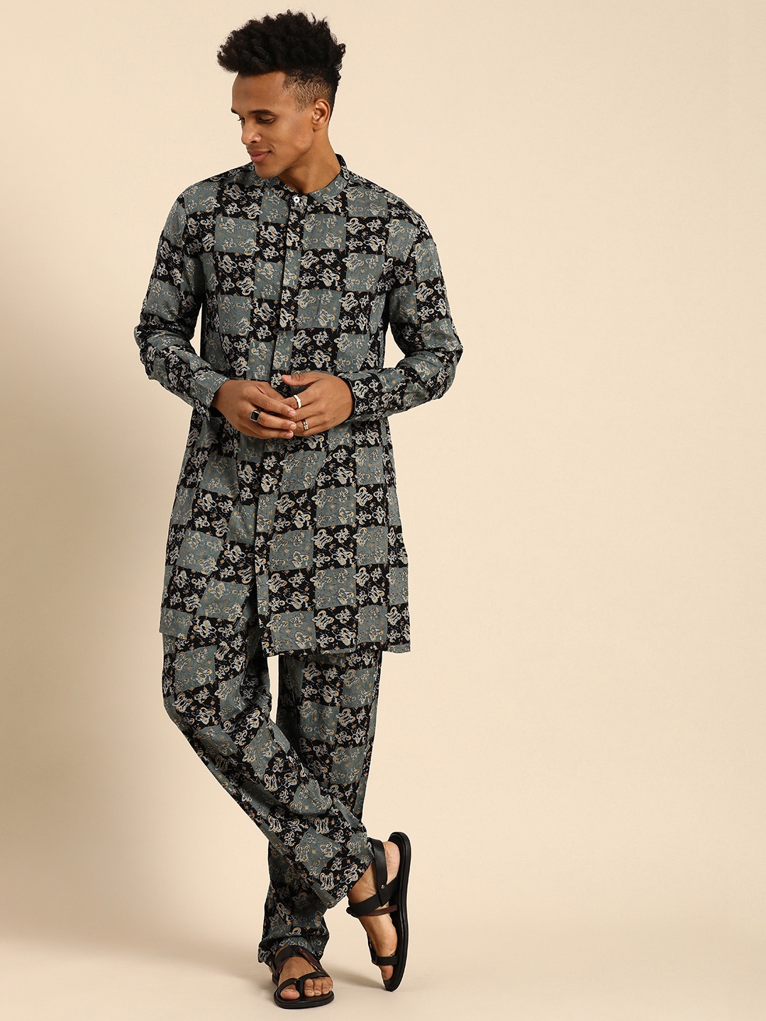 

Sangria Men Black Printed Regular Kurta with Pyjamas