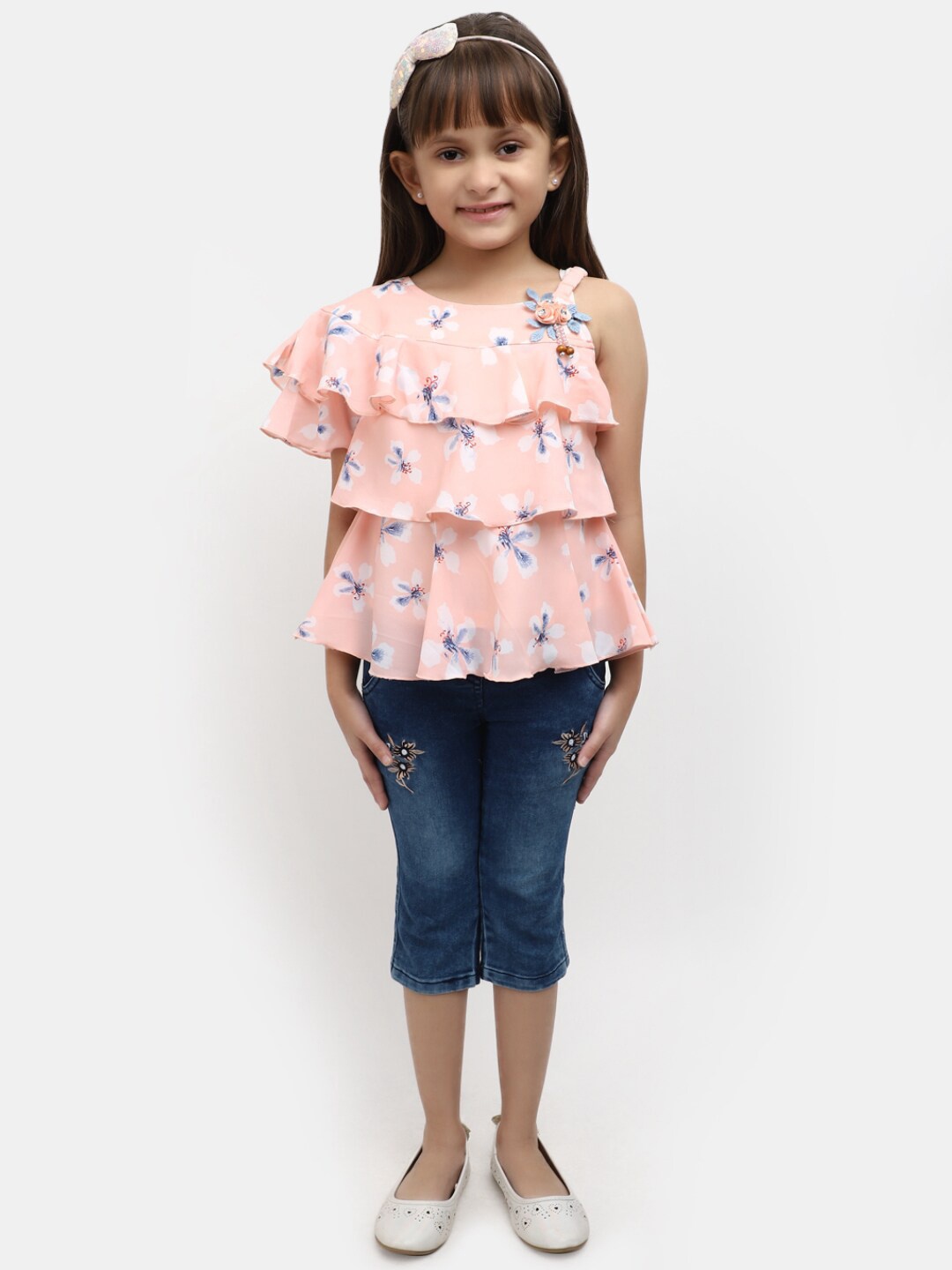 

V-Mart Girls Printed Georgette Shoulder Straps Top with Capris, Peach