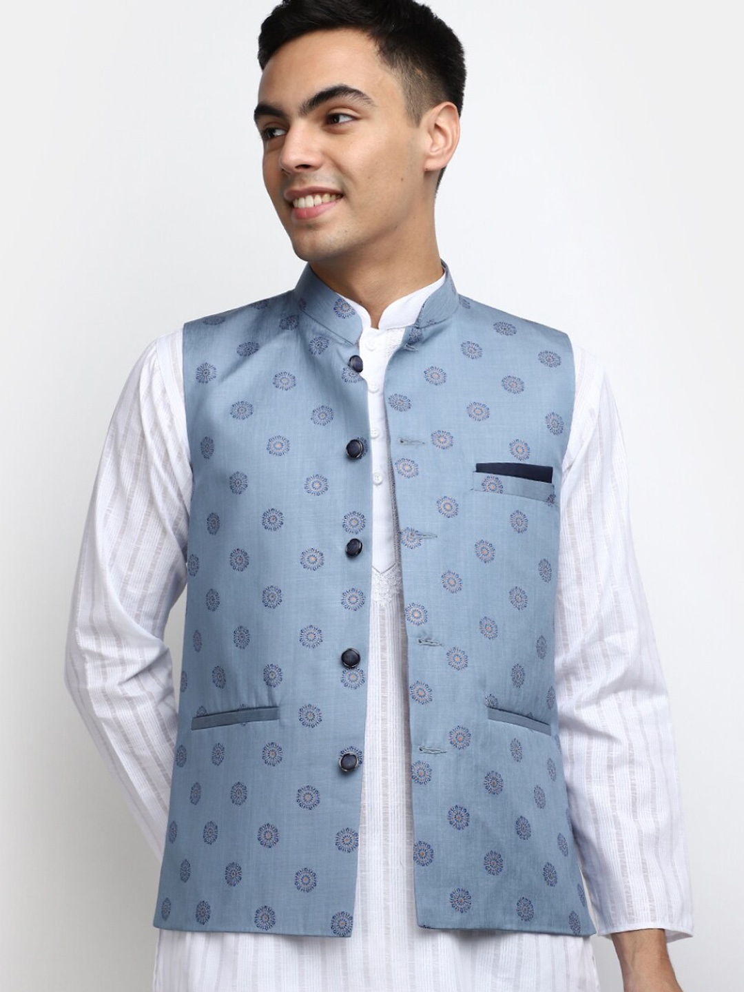 

V-Mart Striped Mandarin Collar Pure Cotton Kurta with Pyjamas & Nehru Jacket, White