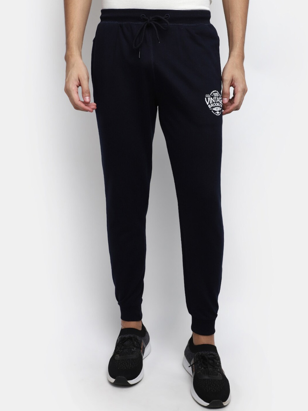 

V-Mart Men Mid-Rise Joggers, Navy blue