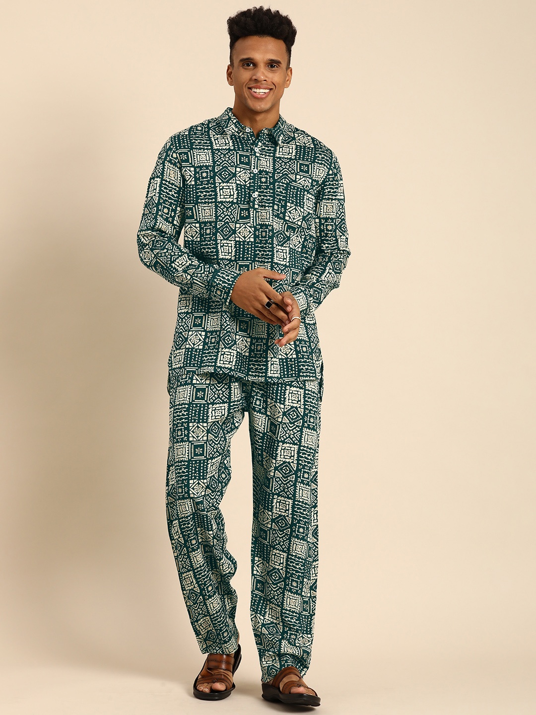 

Sangria Men Printed Regular Kurta with Pyjamas, Green