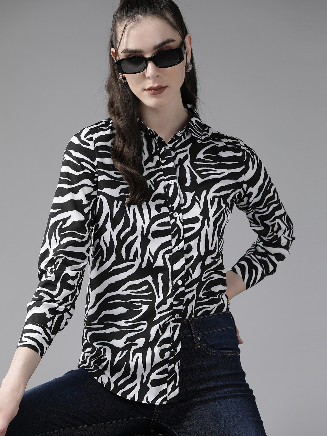 

The Roadster Lifestyle Co. Classic Animal Opaque Printed Casual Shirt, Black