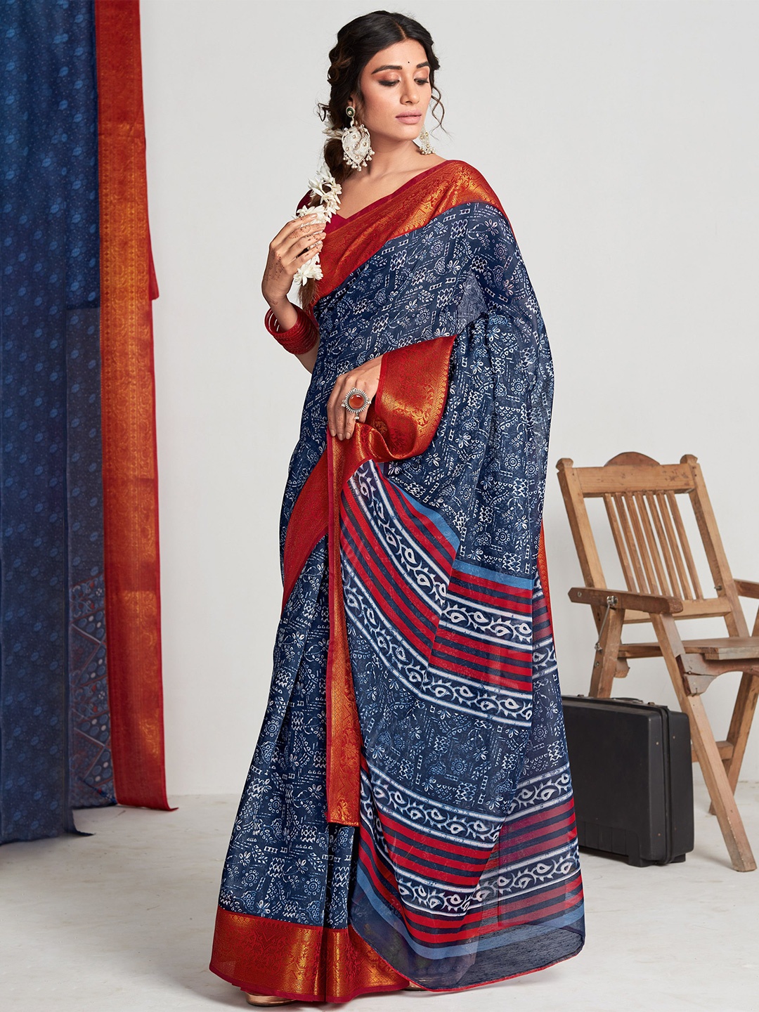 

all about you Navy Blue & Red Ethnic Motif Zari Cotton Blend Saree With Blouse Piece