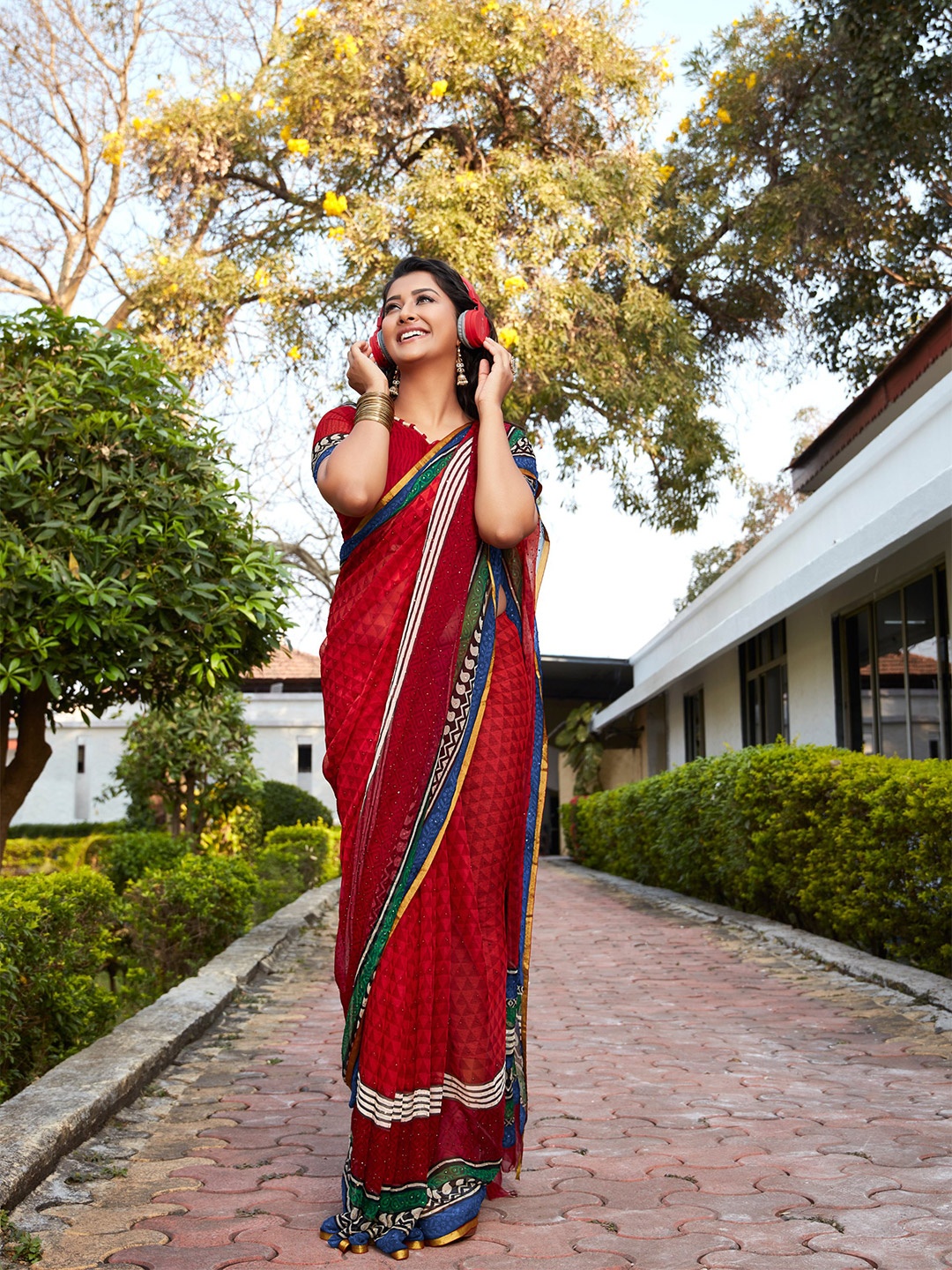 

all about you Red & Blue Geometric Printed Zari Pure Chiffon Saree