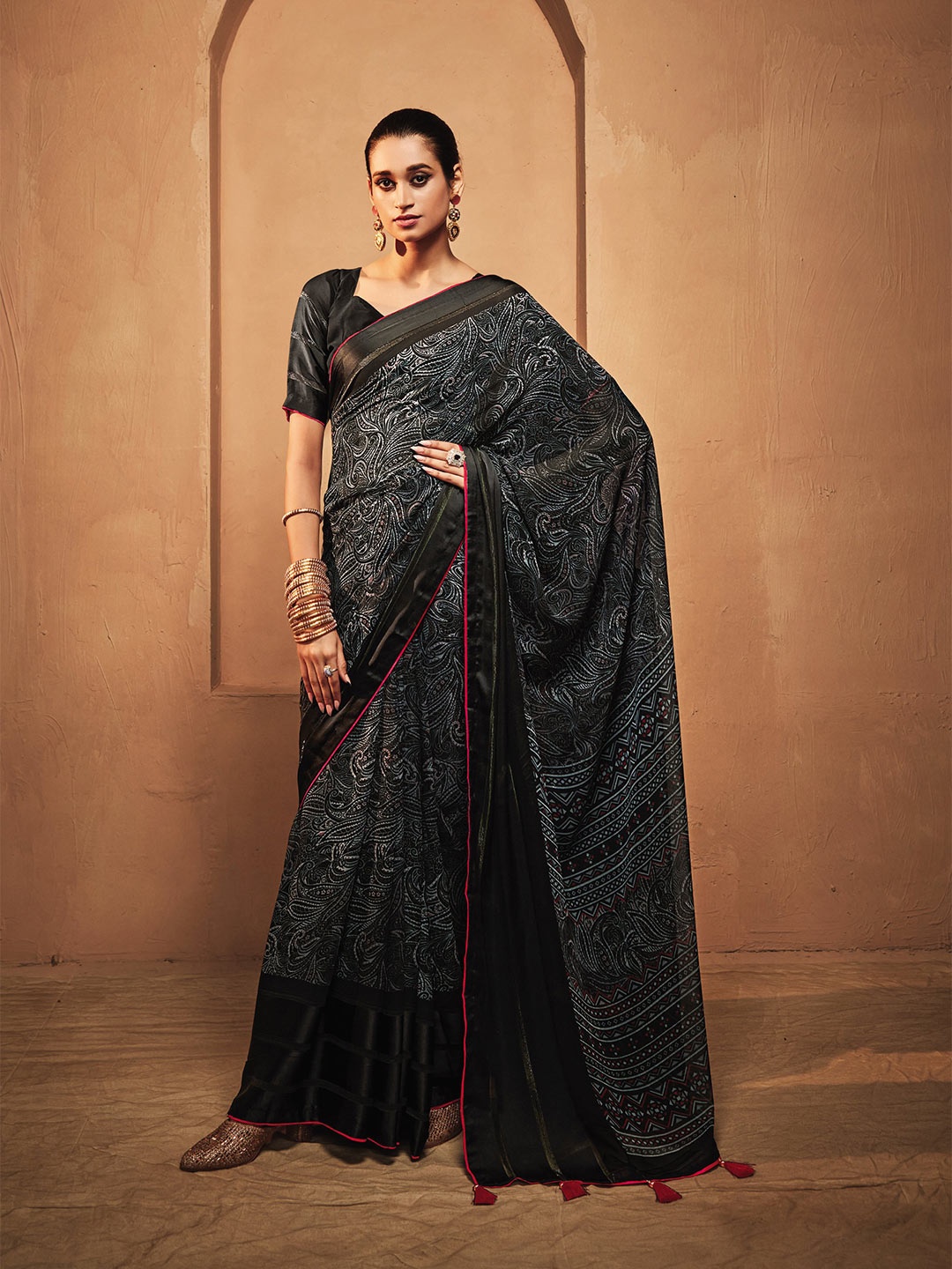 

all about you Black & White Floral Printed Pure Georgette Saree