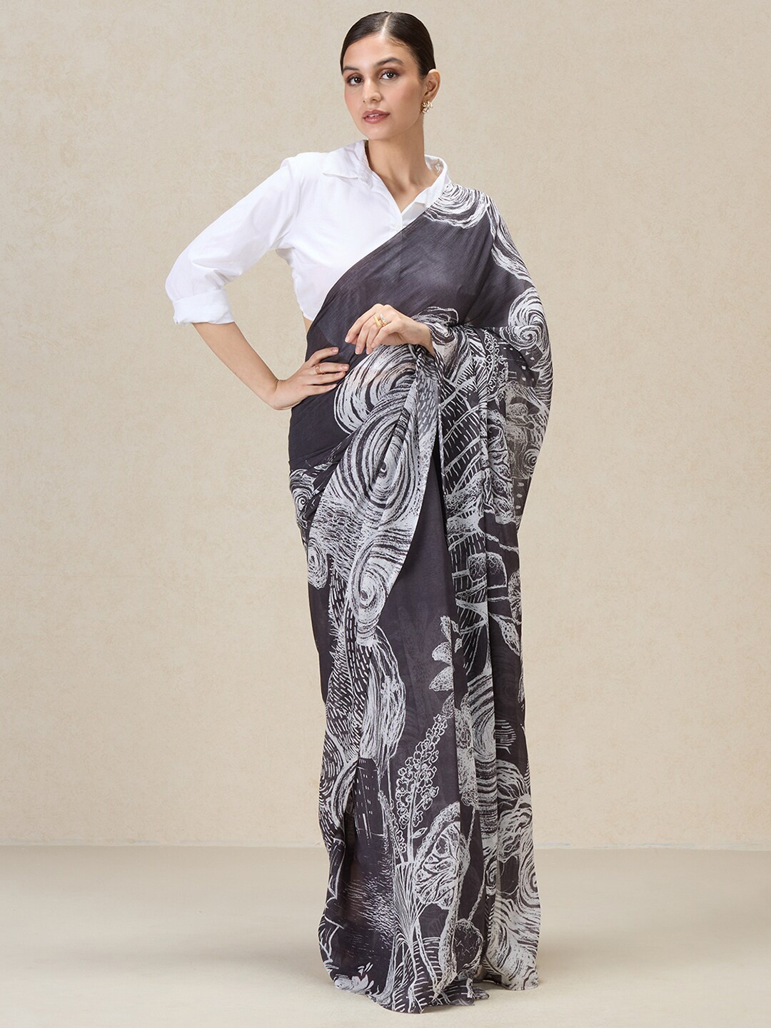 

navyasa by liva Abstract Printed Liva Saree, Grey