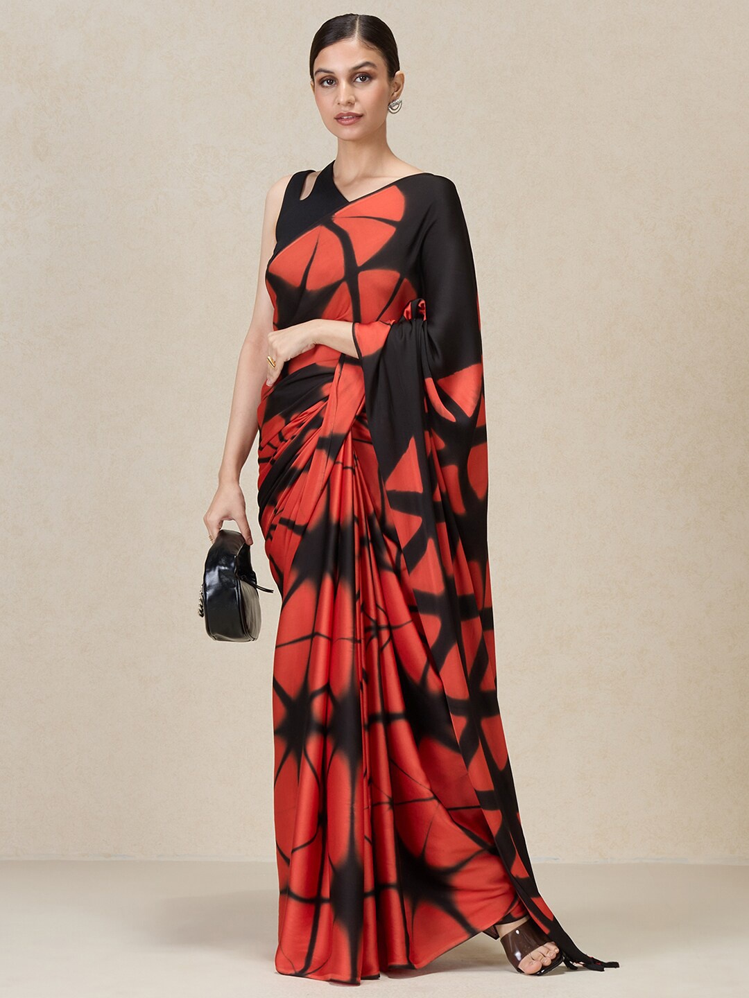 

navyasa by liva Abstract Printed Liva Saree, Black