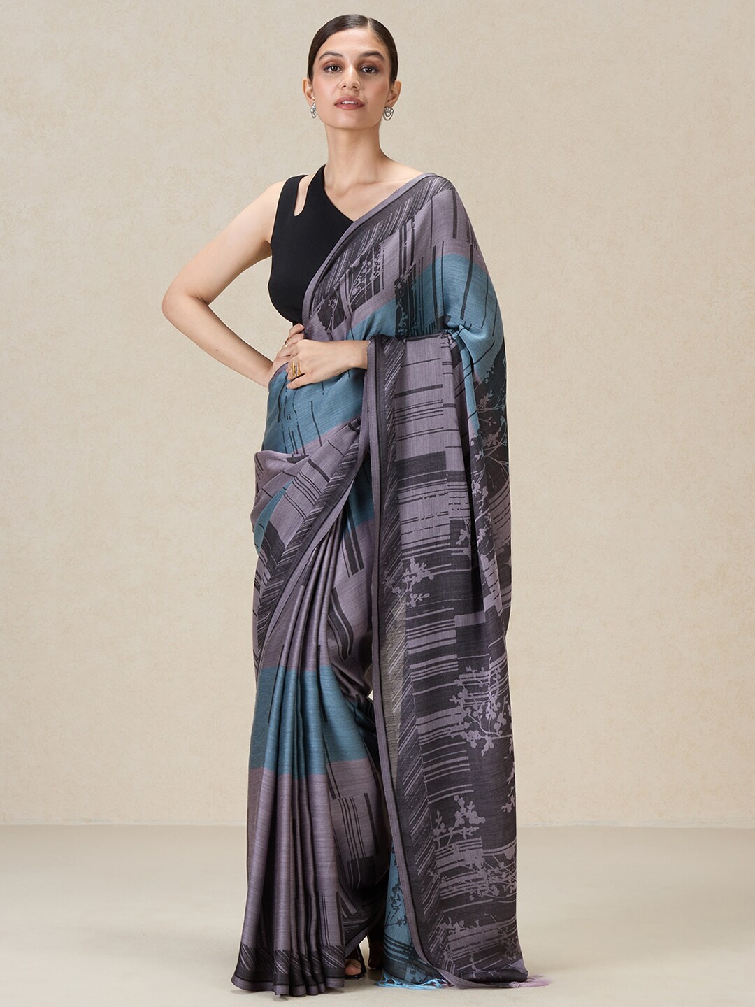 

navyasa by liva Abstract Printed Liva Saree, Grey