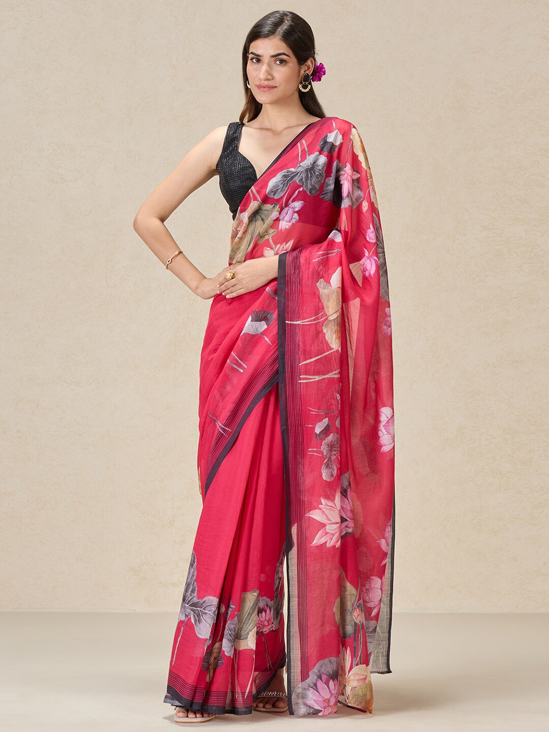 

navyasa by liva Floral Printed Liva Saree, Red