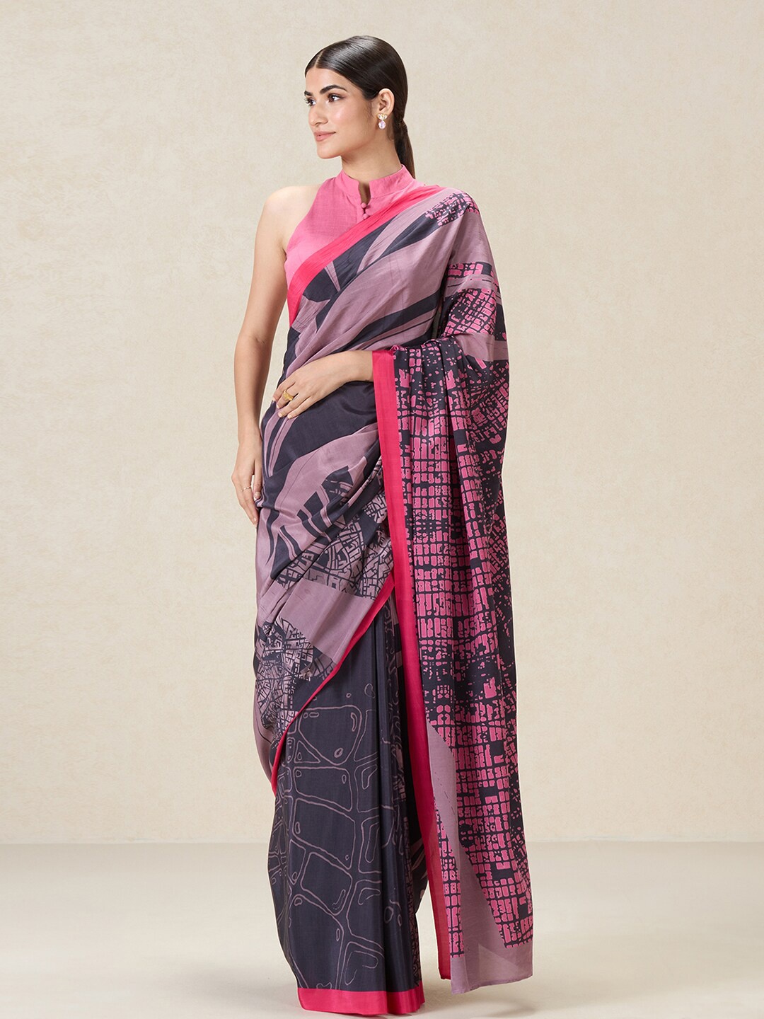 

navyasa by liva Abstract Printed Liva Saree, Black
