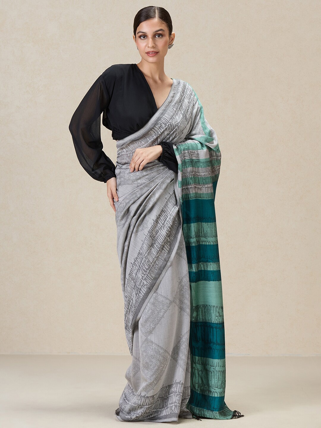 

navyasa by liva Abstract Printed Liva Saree, Grey