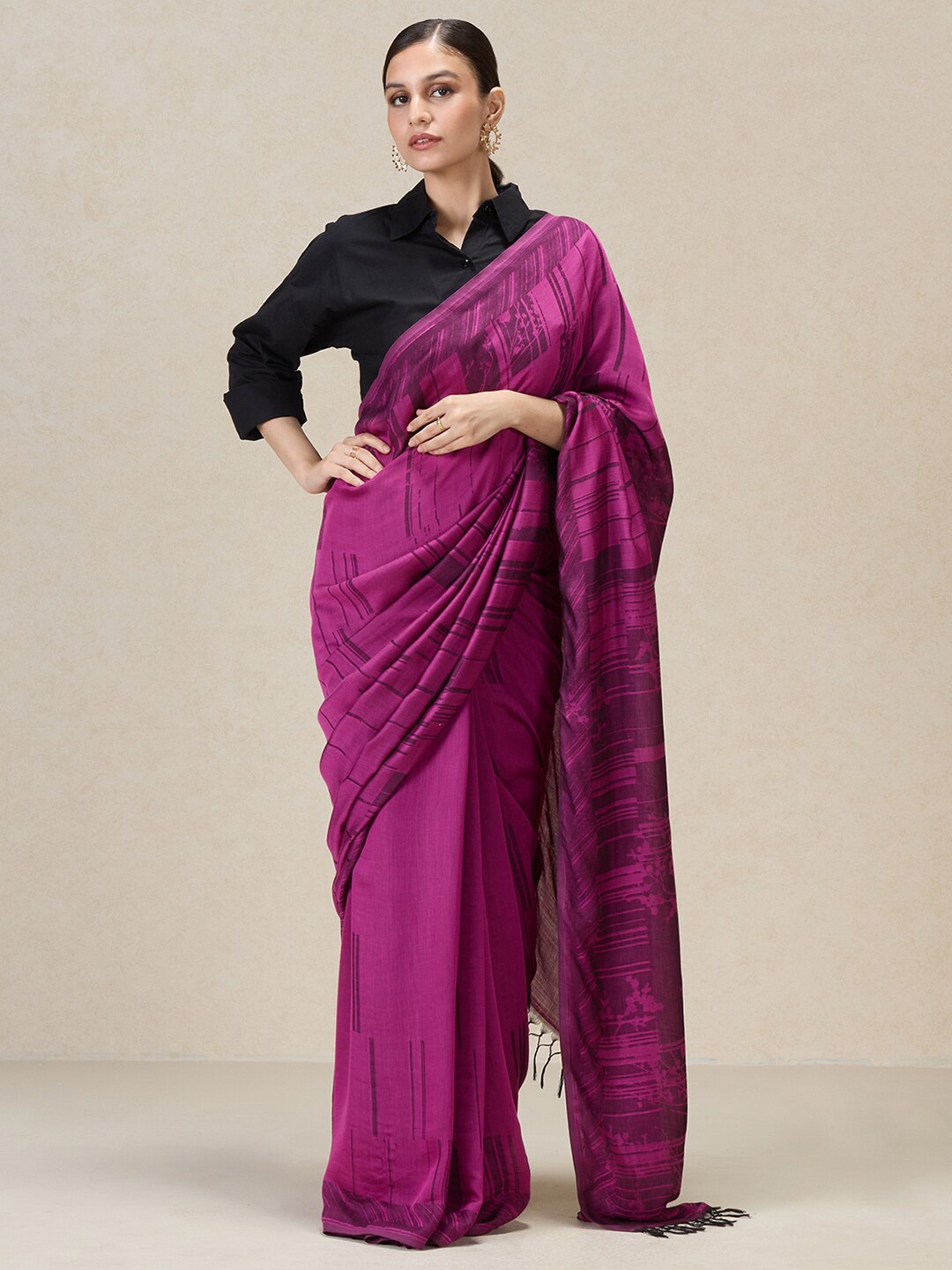 

navyasa by liva Abstract Printed Liva Saree, Burgundy