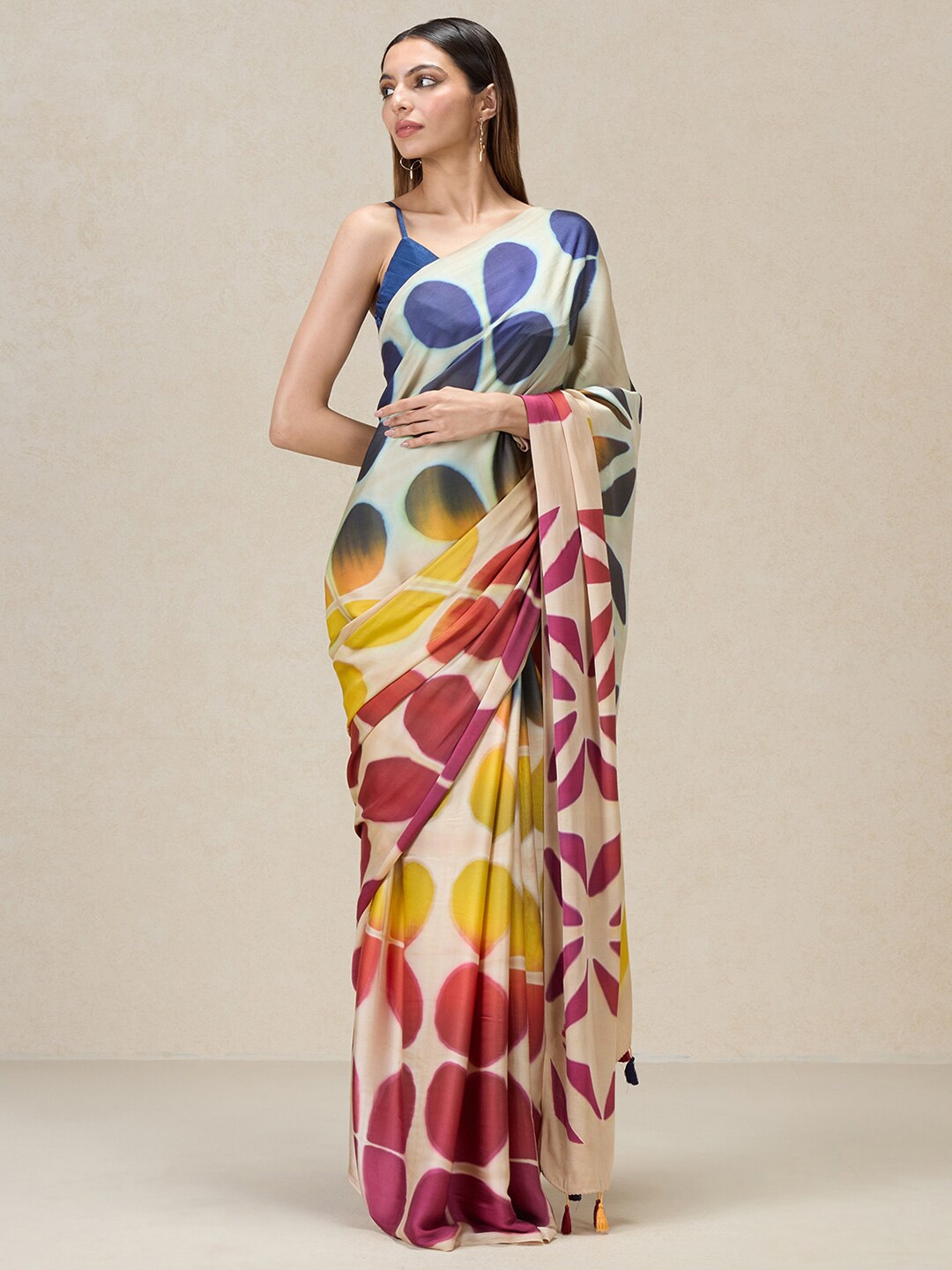 

navyasa by liva Geometric Printed Liva Saree, Beige